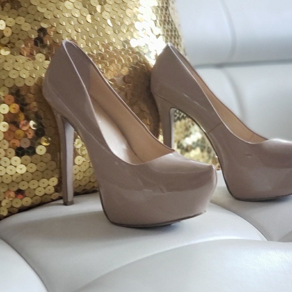 Nude pump